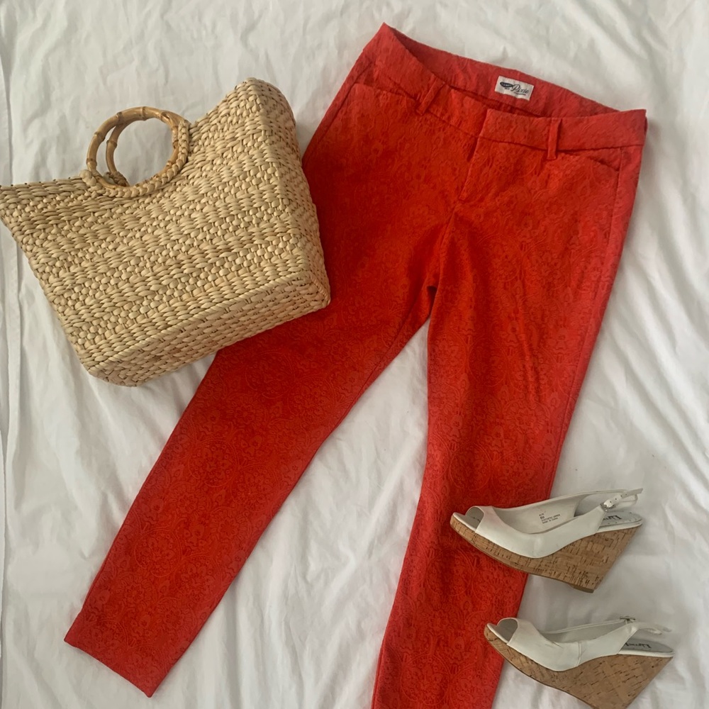 Old Navy Pixie pants, size 6 Regular, ankle length.
